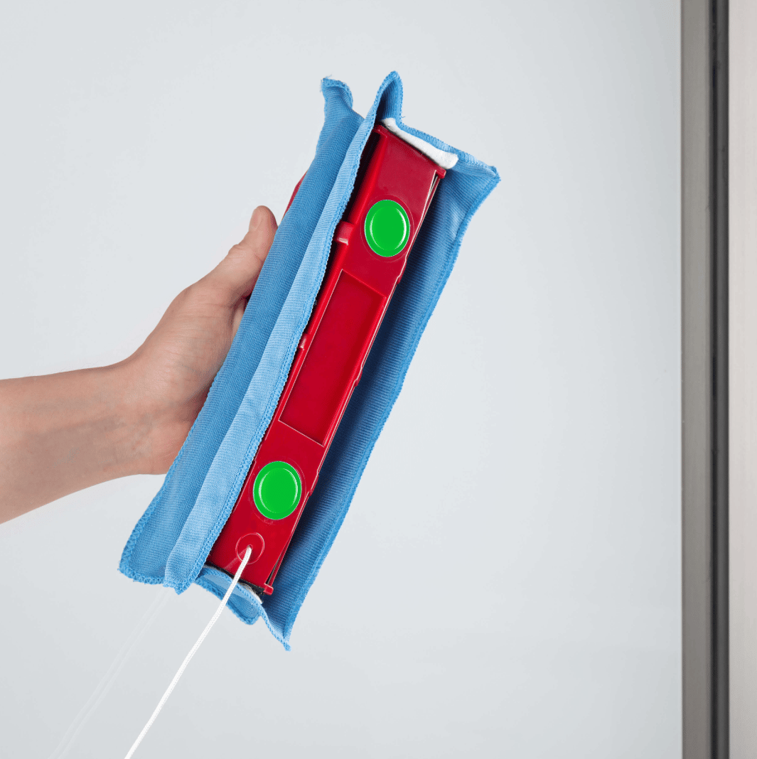 Magnetic window cleaner